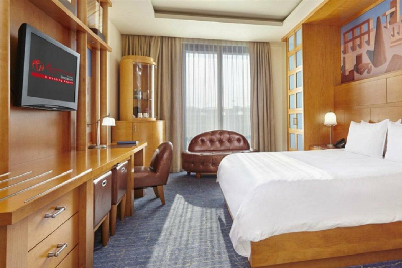 Resor World Sentosa - Michael Singapore