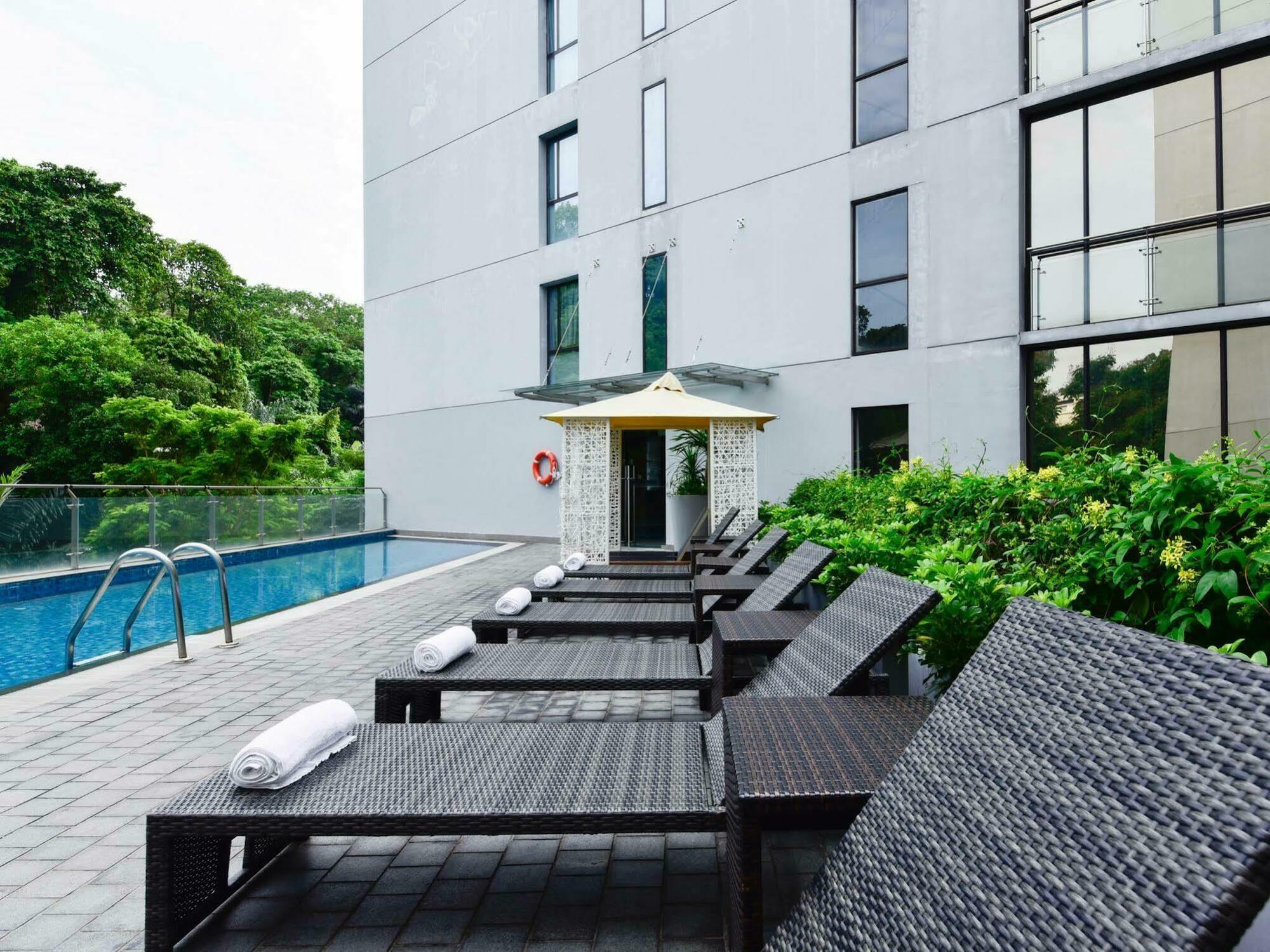 Travelodge Harbourfront Hotel 4*