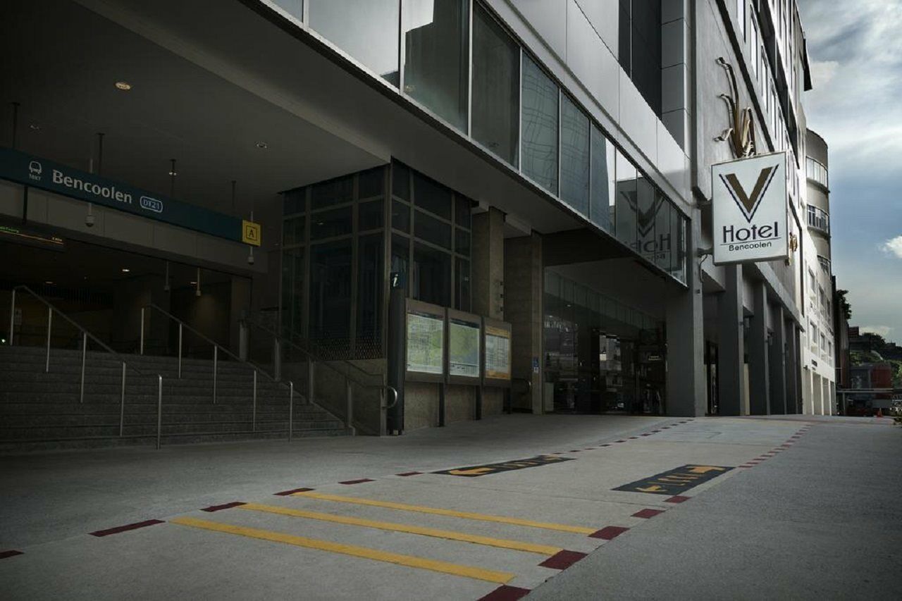 V Bencoolen Hotel 4*