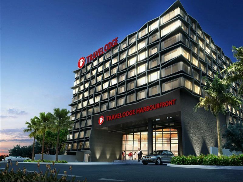 Travelodge Harbourfront 4*