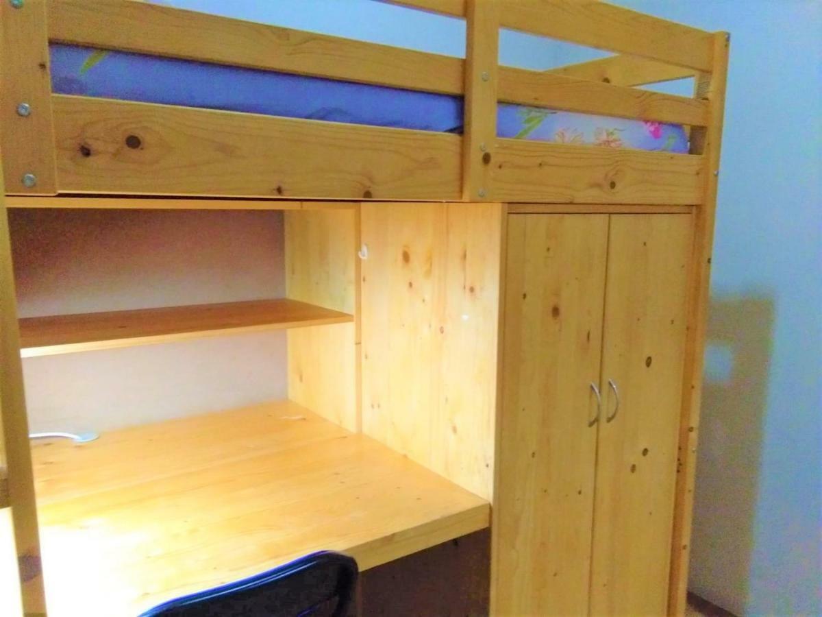 Lavender Walk-up: Local & Pr Loft