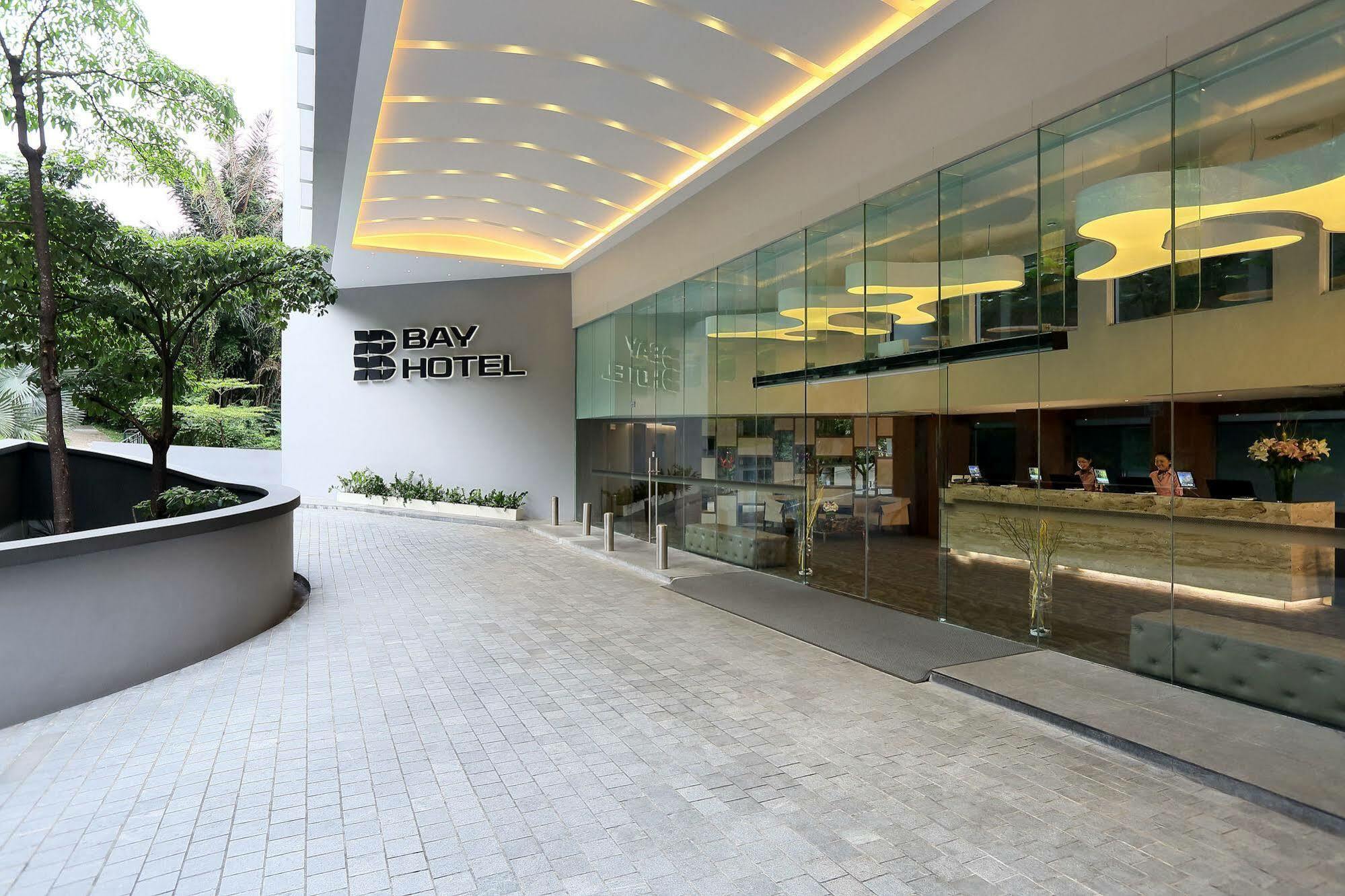 Travelodge Harbourfront Hotel 4*