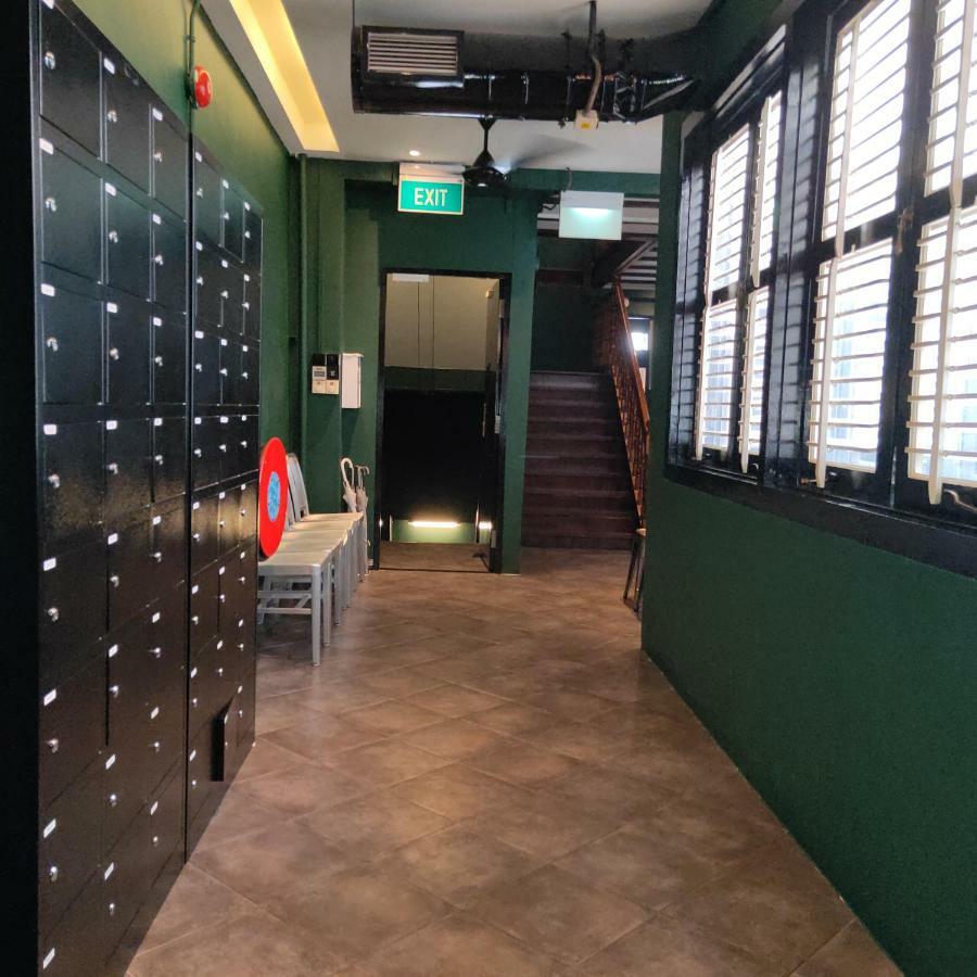 Wink At Mosque Street Capsule hotel Singapore