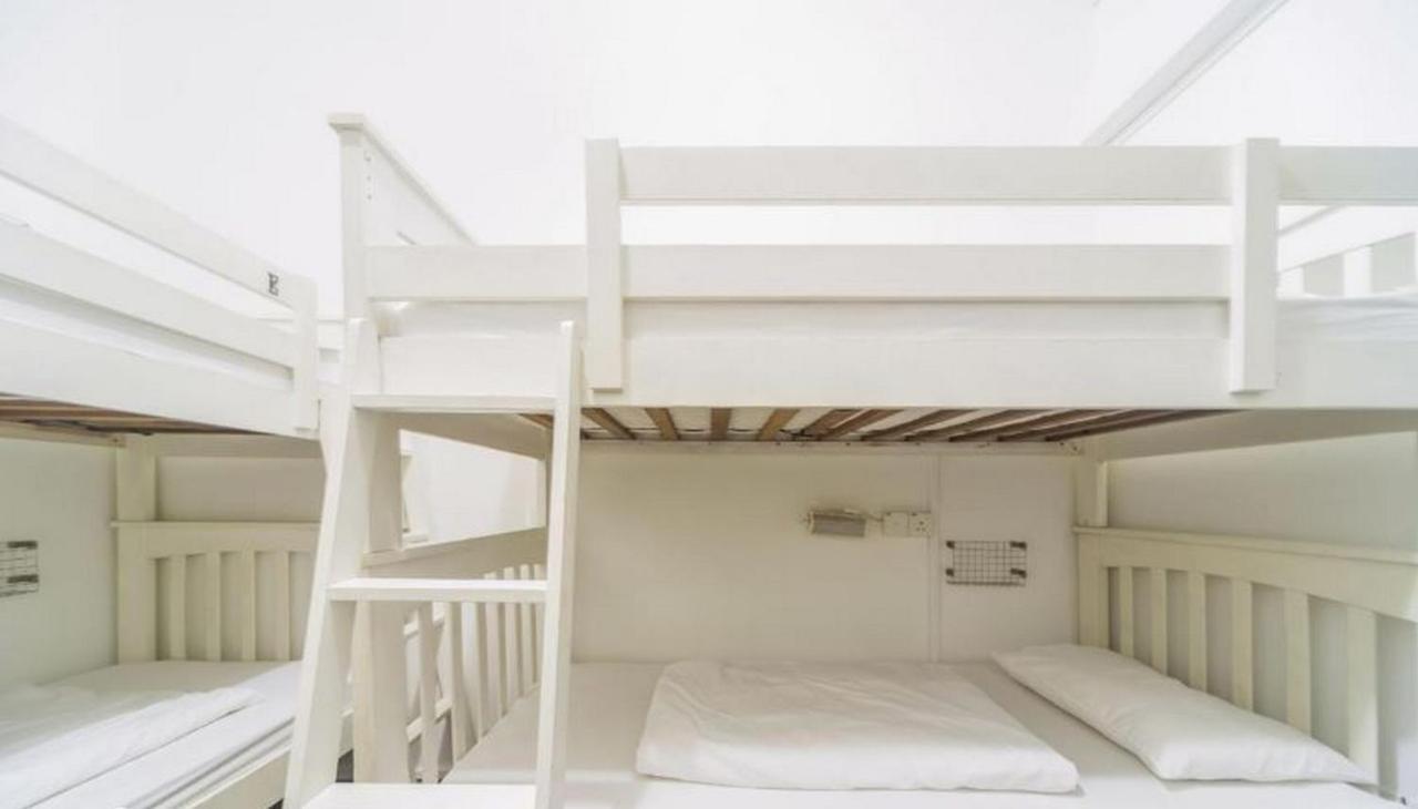 Beat Arts At Chinatown Hostel *