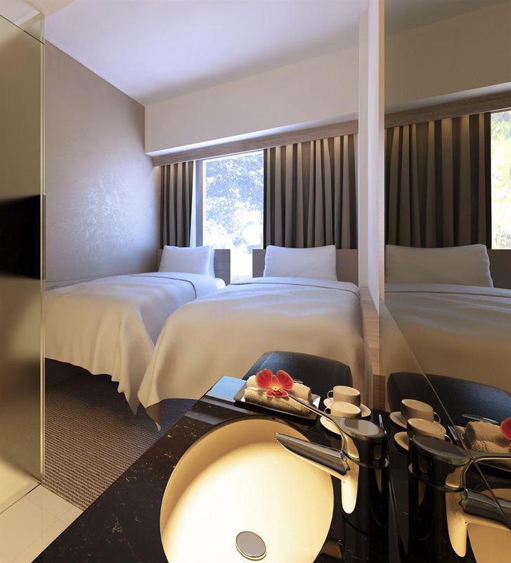 Travelodge Harbourfront 4*