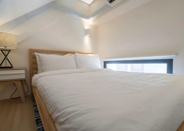 South Buona Vista Studio Suites A