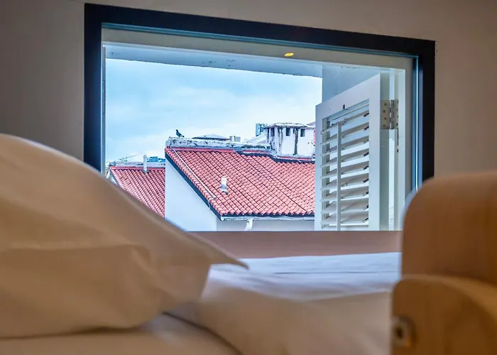 Rest Chinatown Hotel