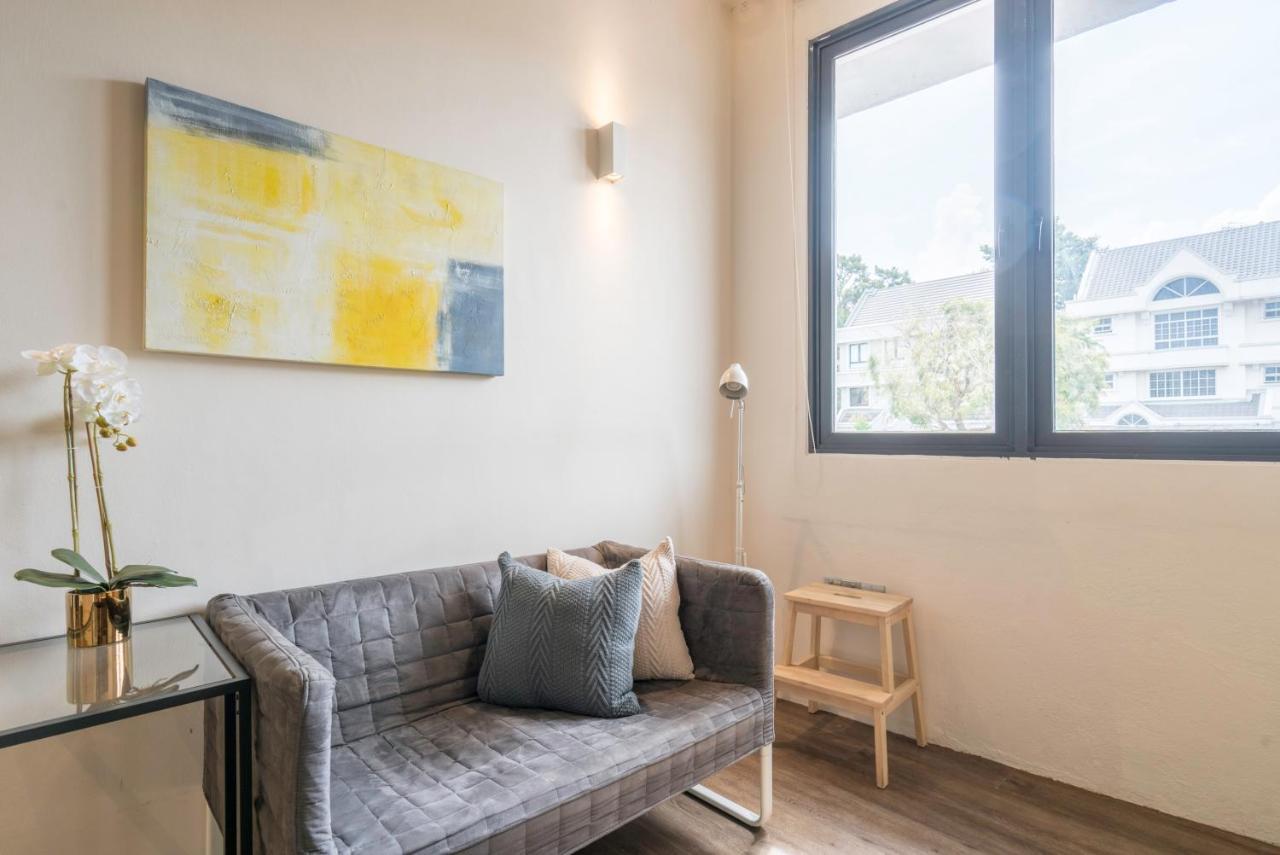 South Buona Vista Studio Suites A Singapore