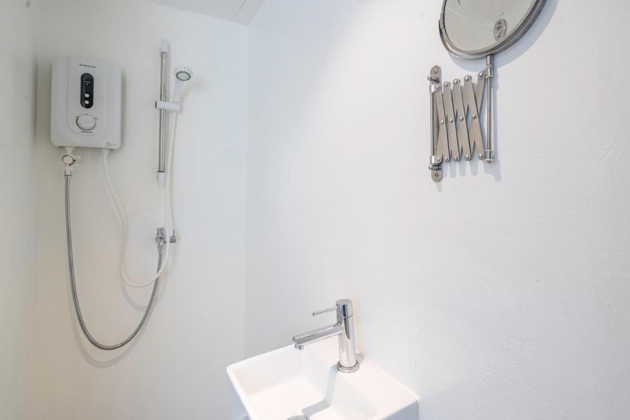 South Buona Vista Studio Suites A