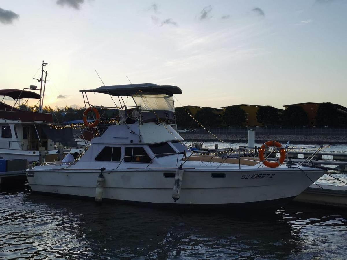 Sweet Elegant Boat @ Marina Waterfront Botel Singapore