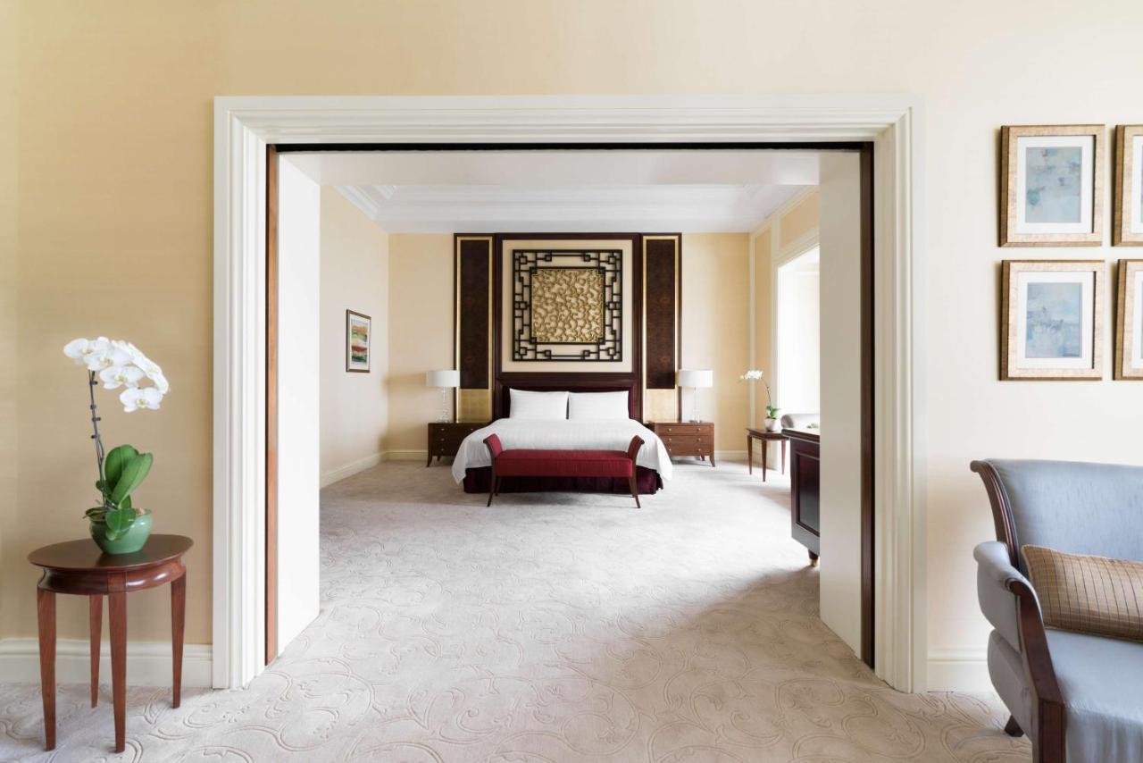 Shangri-la Hotel 5*