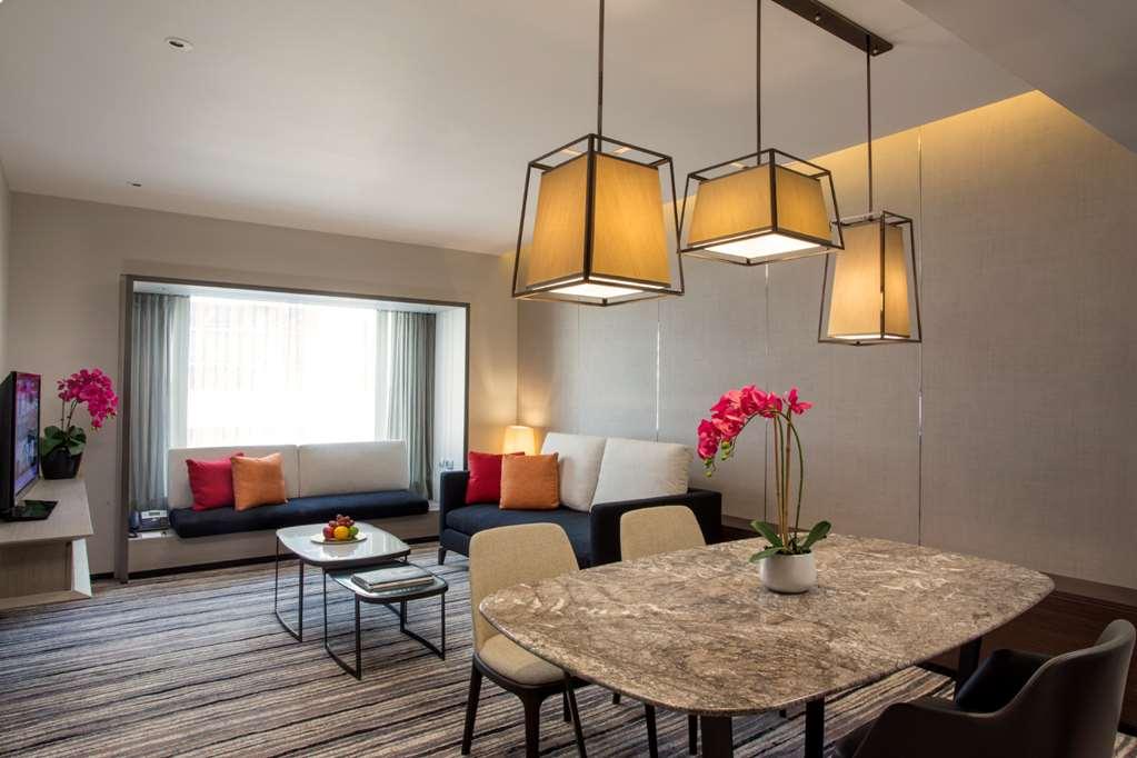 Carlton Hotel