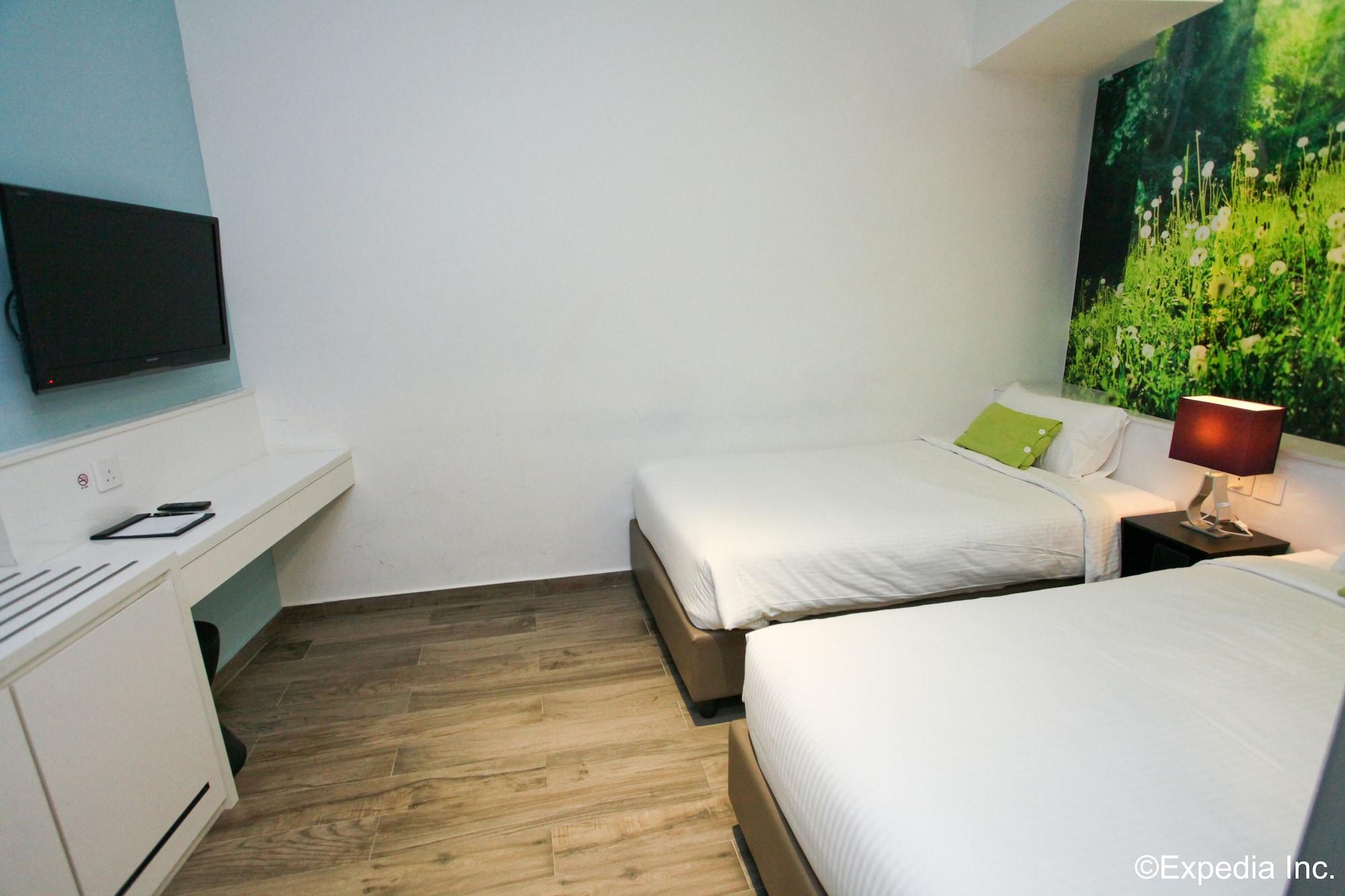 J8 Hotel 3*