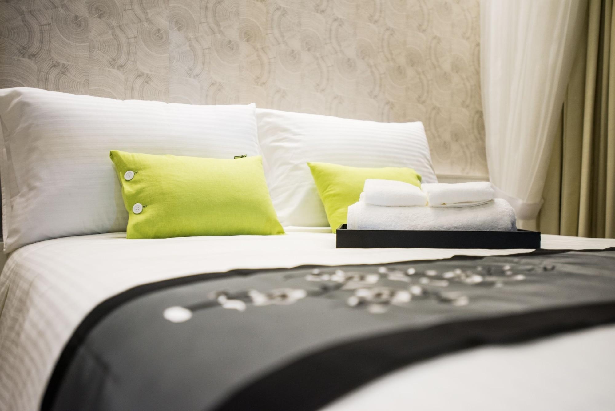 J8 Hotel 3*