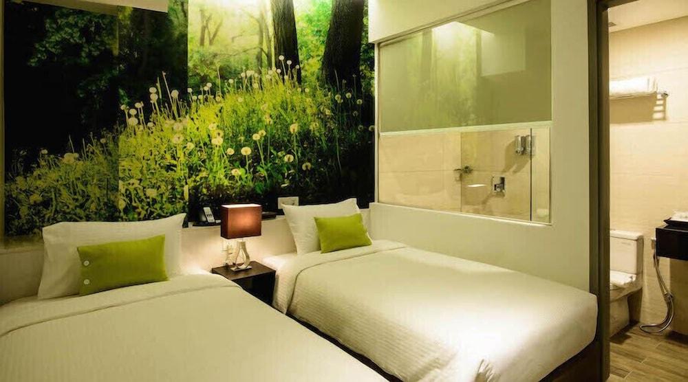 J8 Hotel