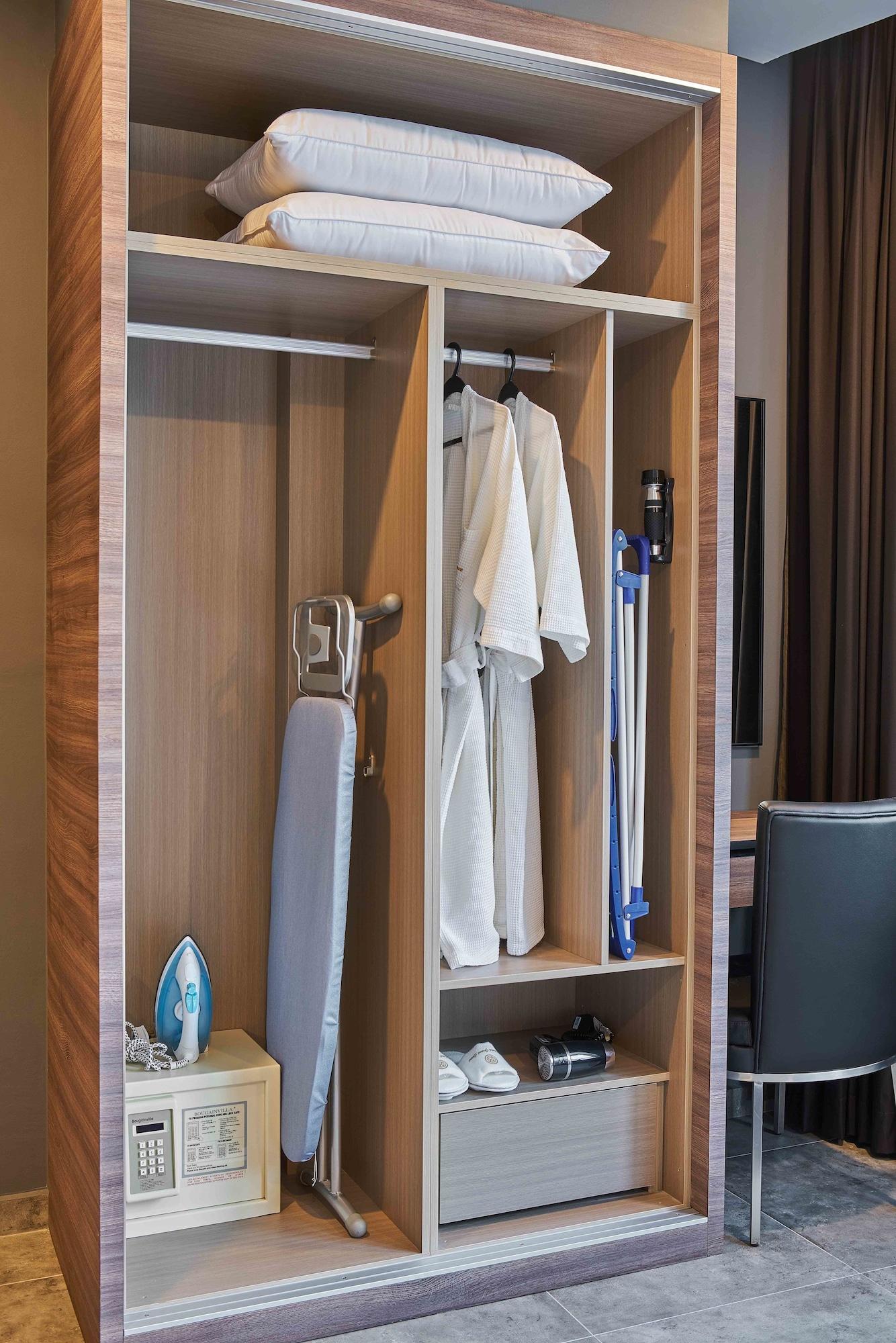 Aparthotel Orchard Grand Court 4*