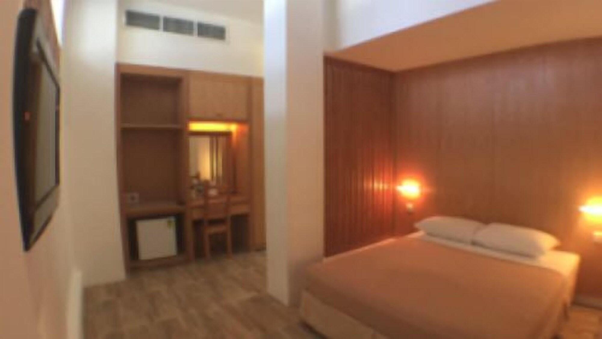 Mayo Hotel 3*