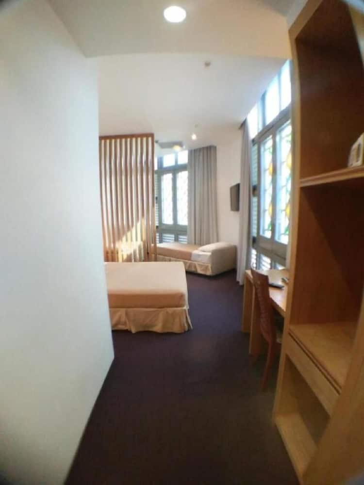 Mayo Hotel 3*
