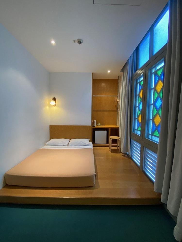 Mayo Hotel 3*