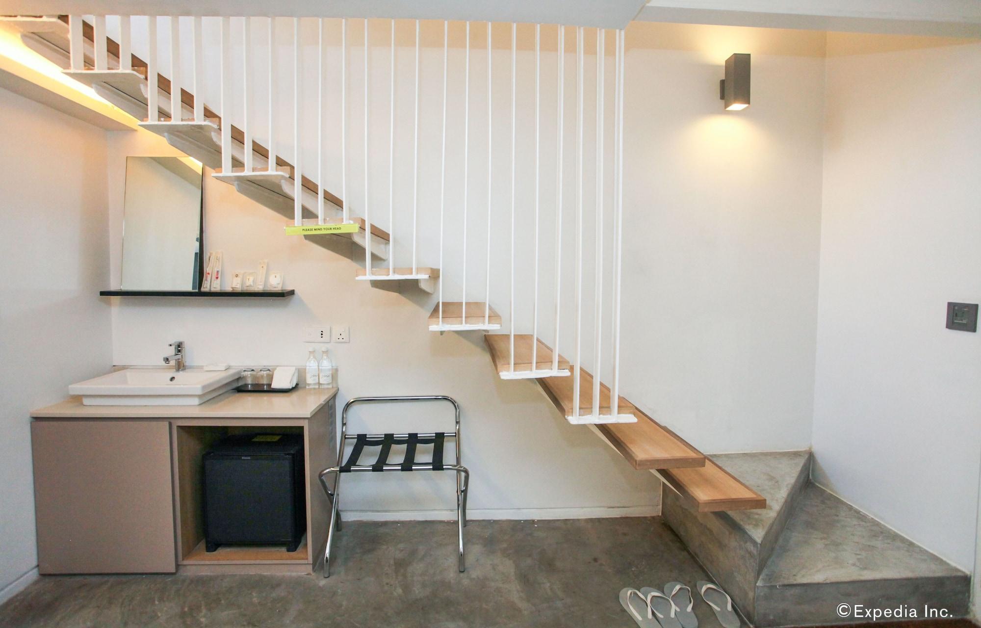 Lloyd's Hotel 3*
