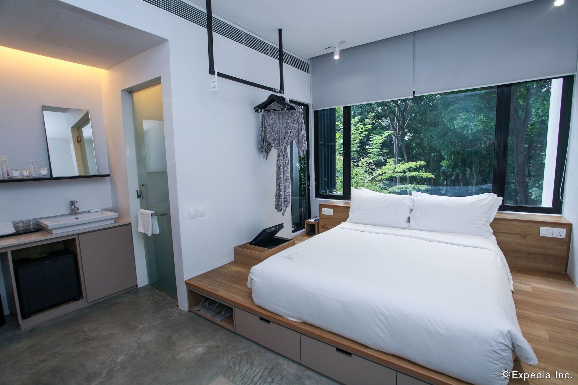 Lloyd's 3* Singapore