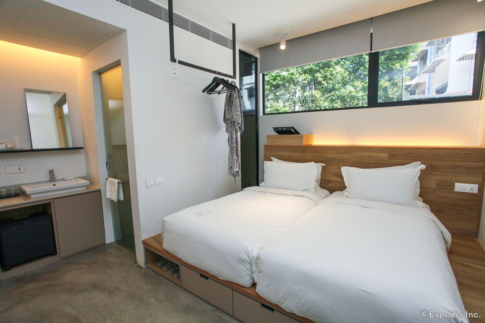 Lloyd's Hotel 3*