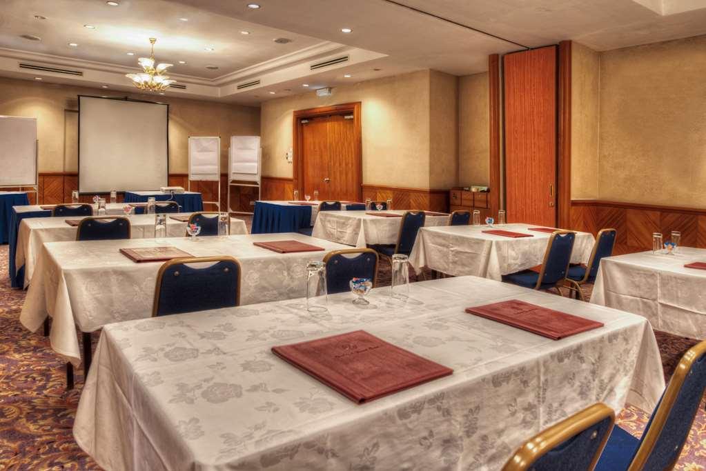Orchard Grand Court 4*