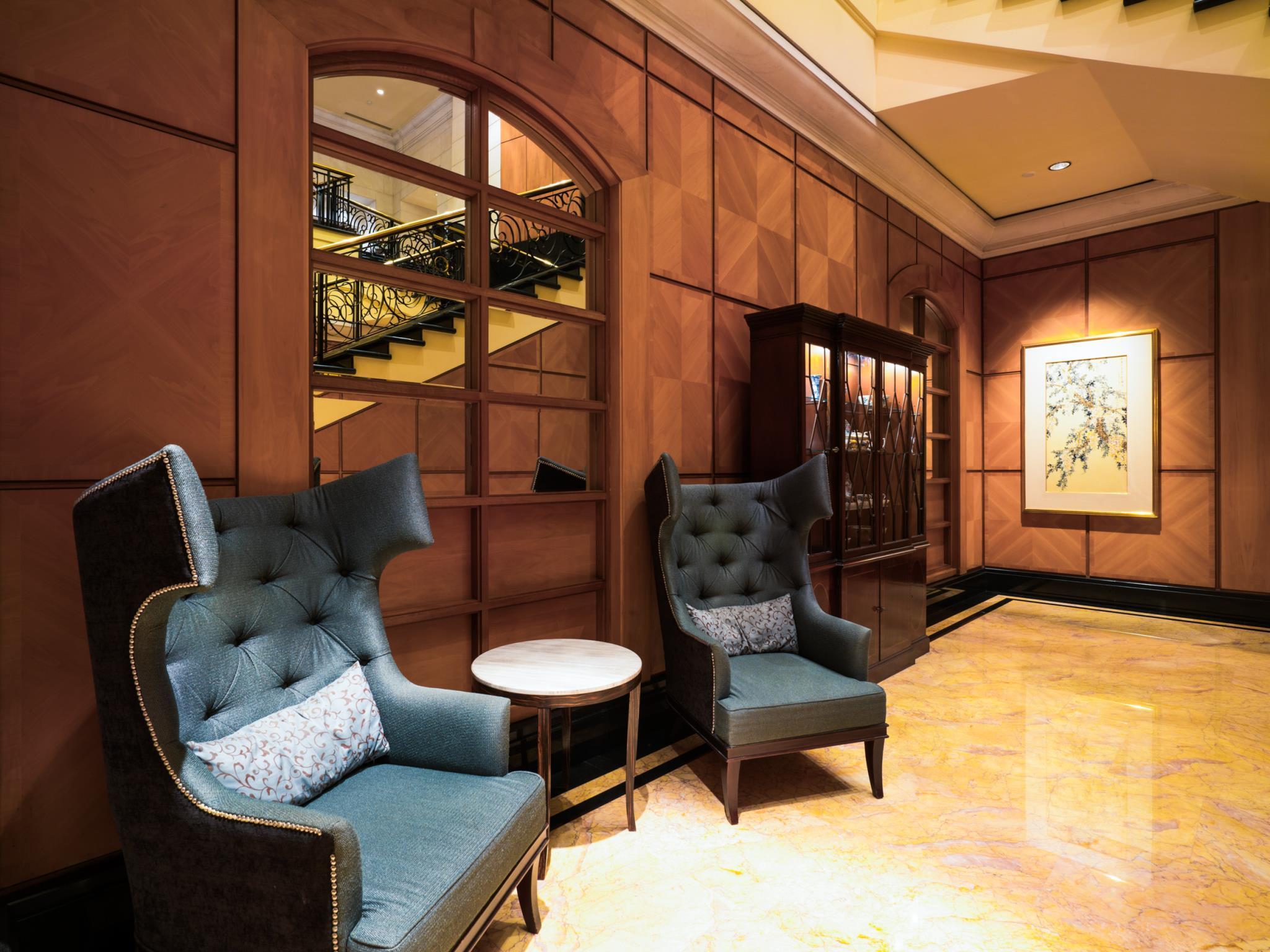 Four Seasons Hotel