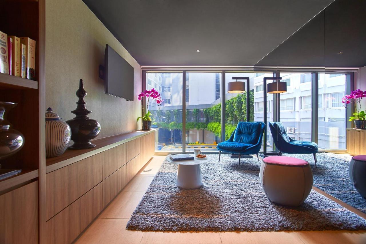 Pan Pacific Serviced Road,