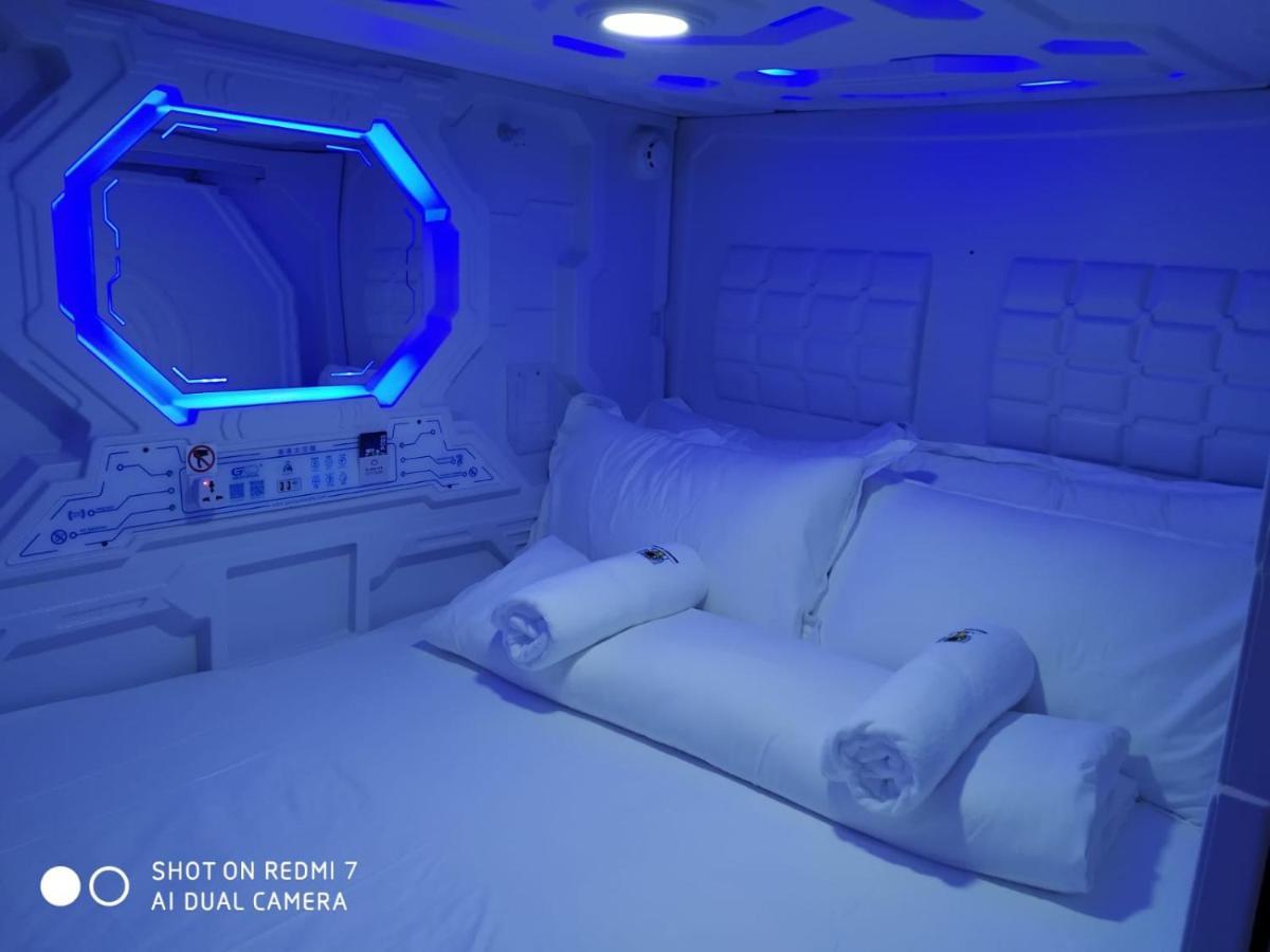 Galaxy Pods Capsule Boat Quay Singapore