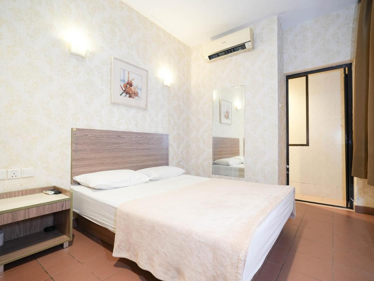 Mountbatten Hotel Singapore