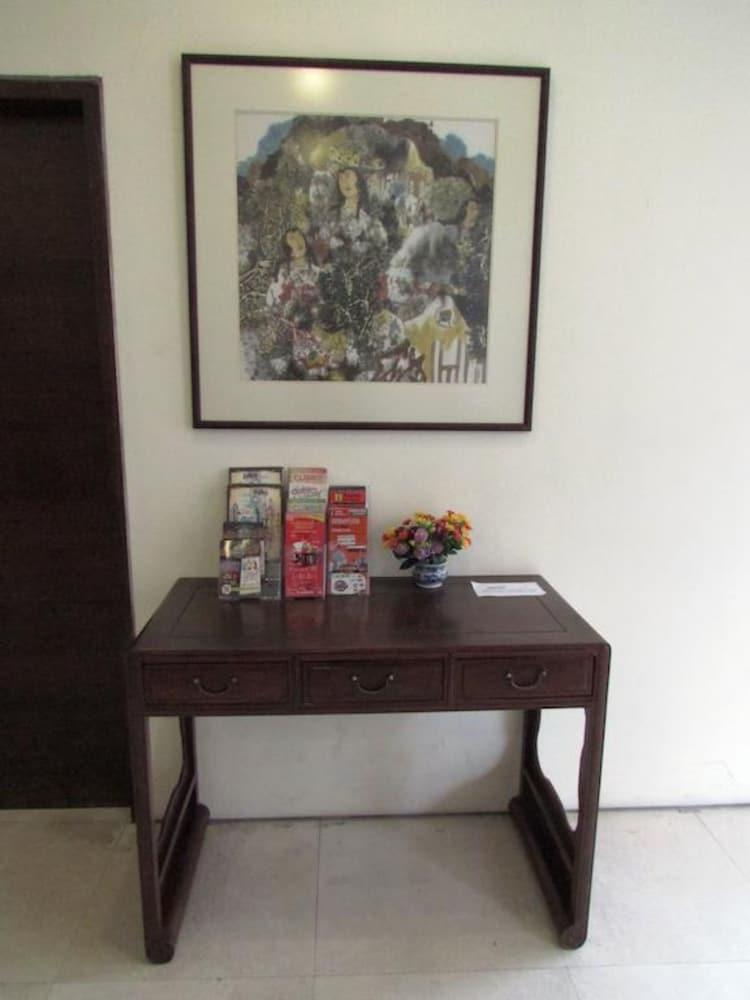 Asphodel Hotel 2*