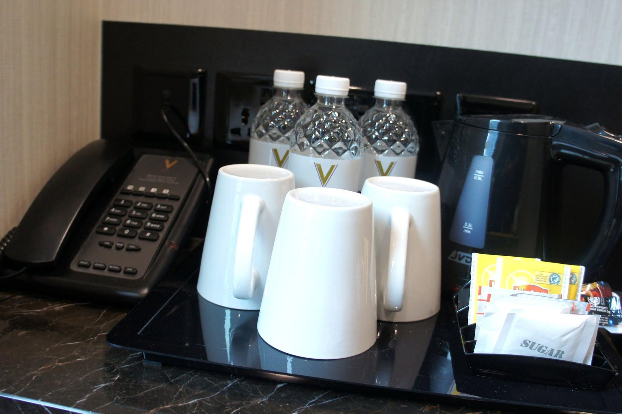 V Bencoolen Hotel 4*