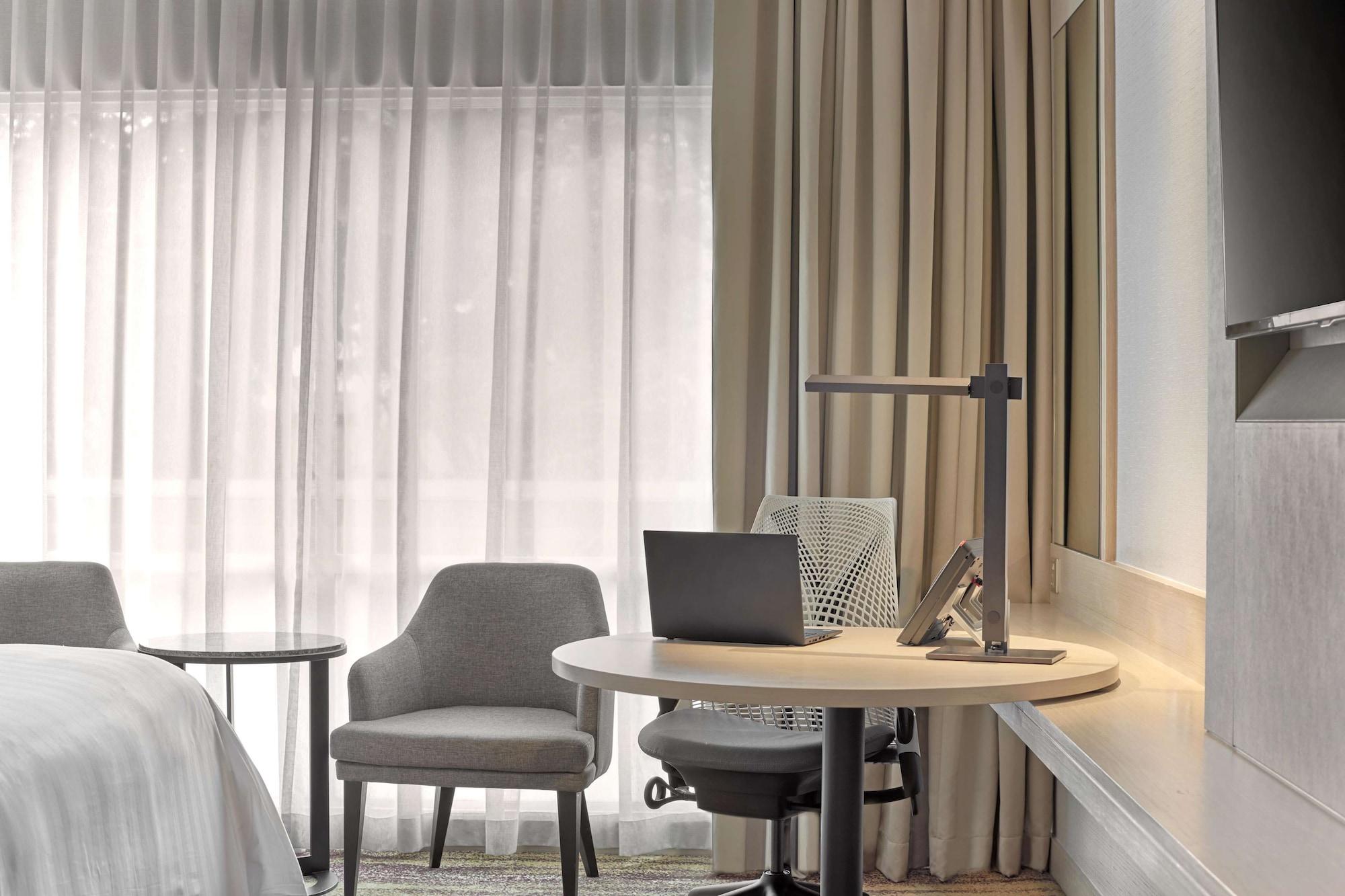 Hotel Parkroyal On Road, 4*