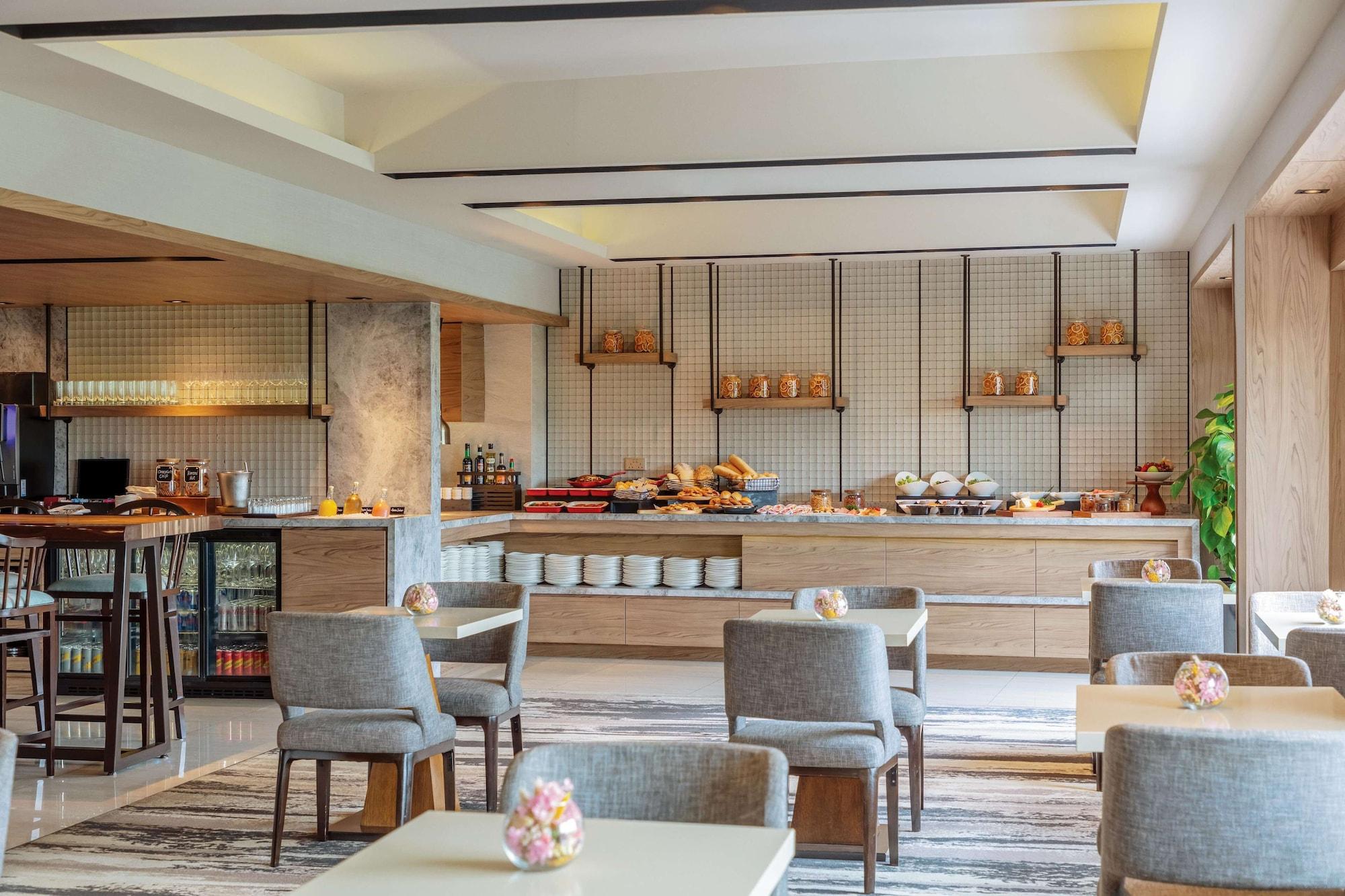 Parkroyal On Road, 4*