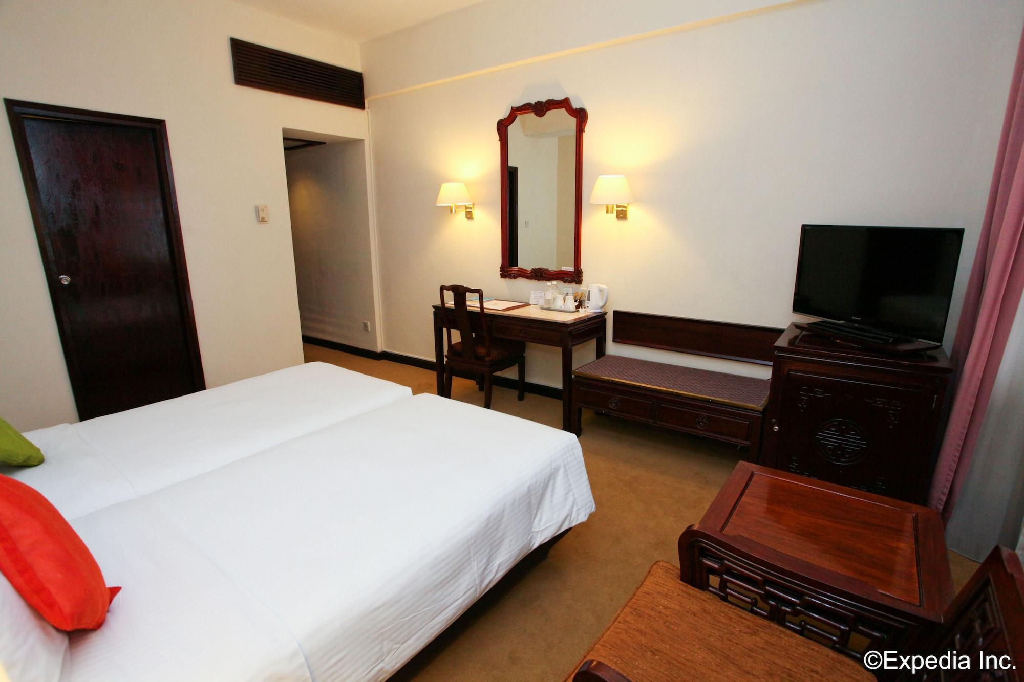Grand Pacific Hotel 4*