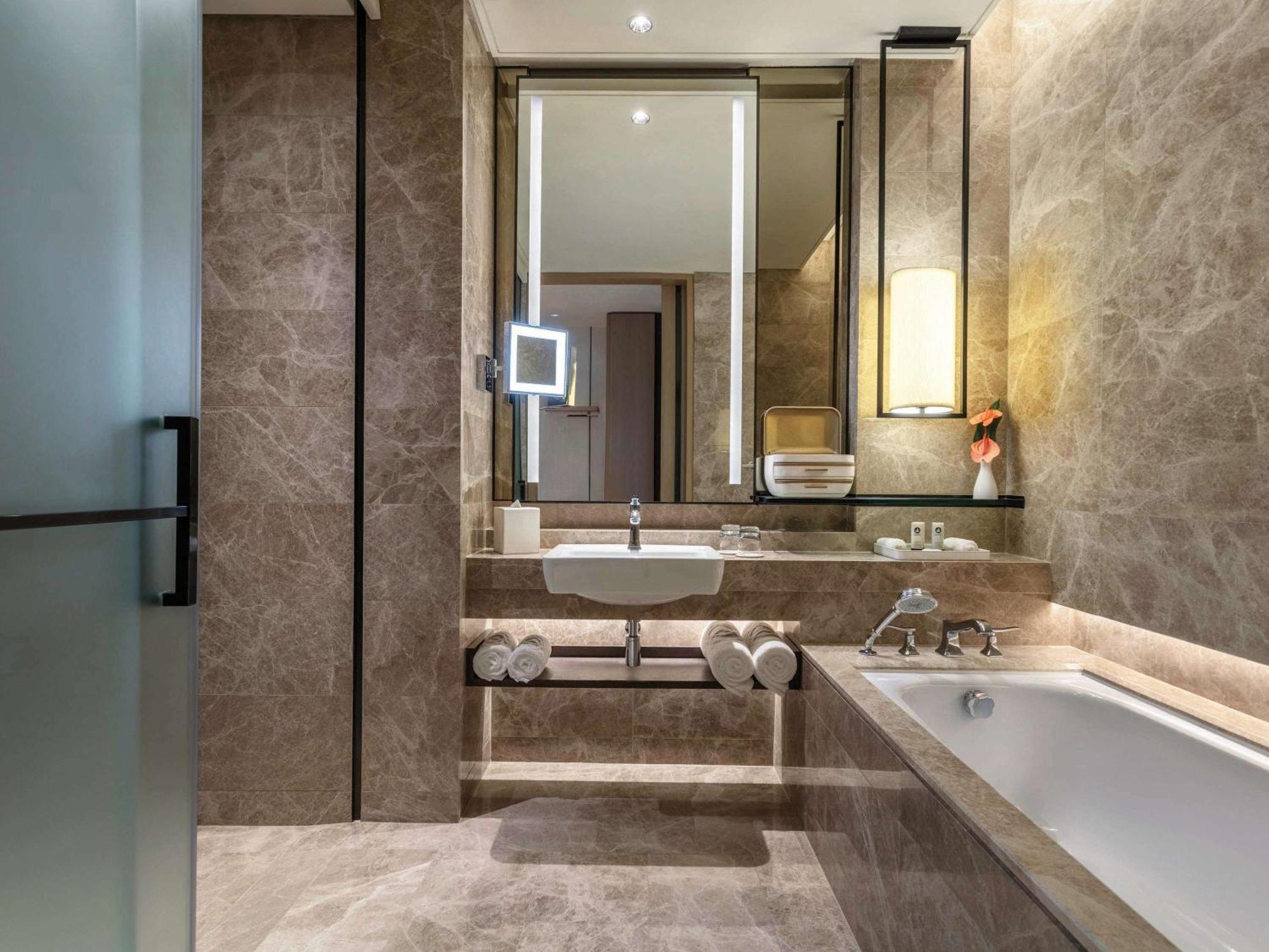 Sofitel Centre Hotel