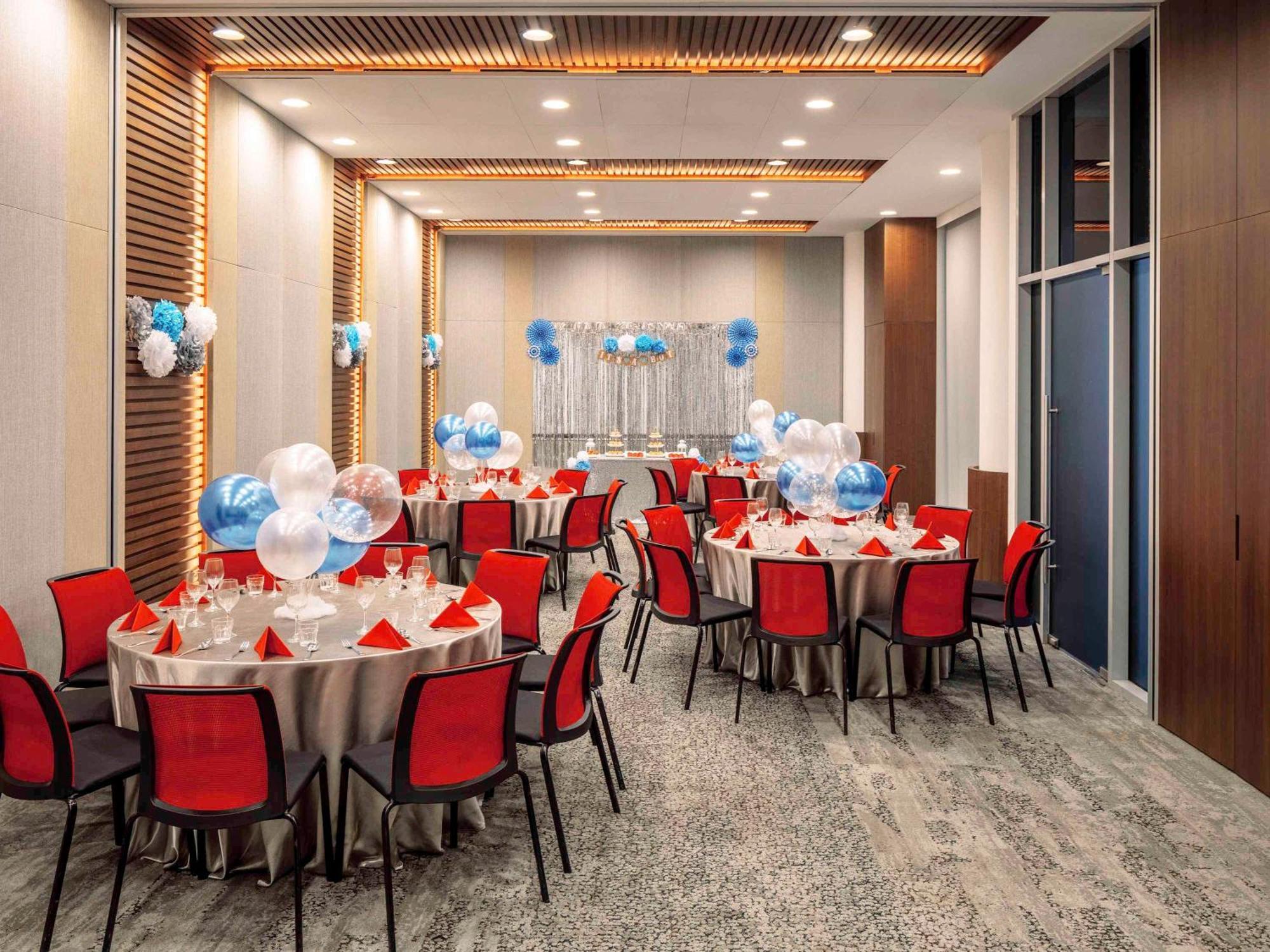 Ibis On Bencoolen Hotel 4*
