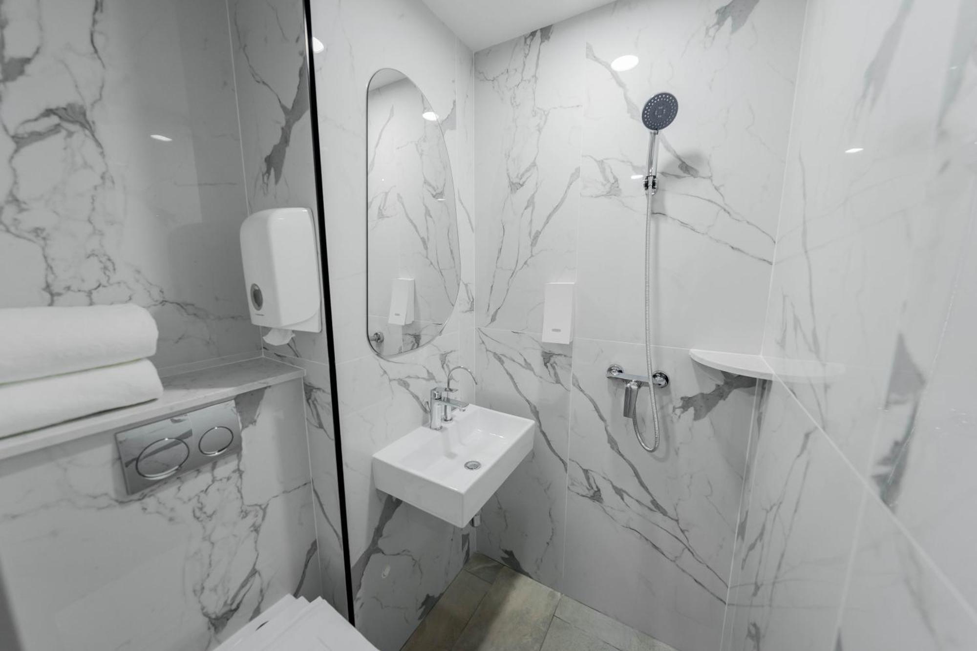 81 Palace - Newly Renovated 2*