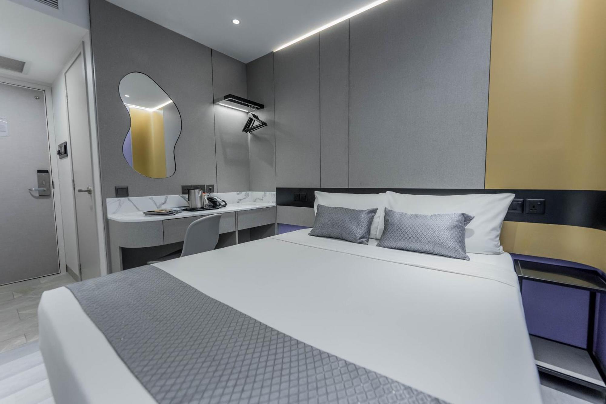 Hotel 81 Palace - Newly Renovated 2*