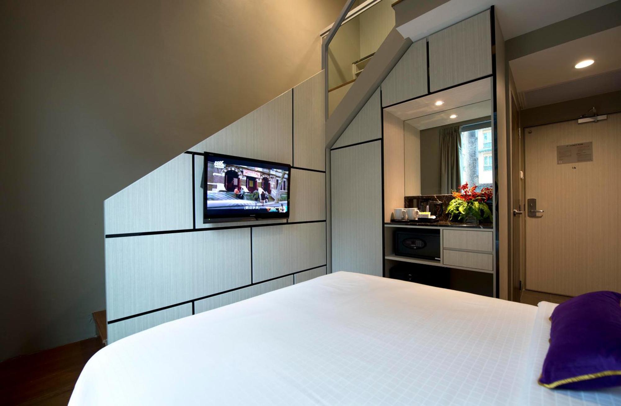 V Bencoolen Hotel