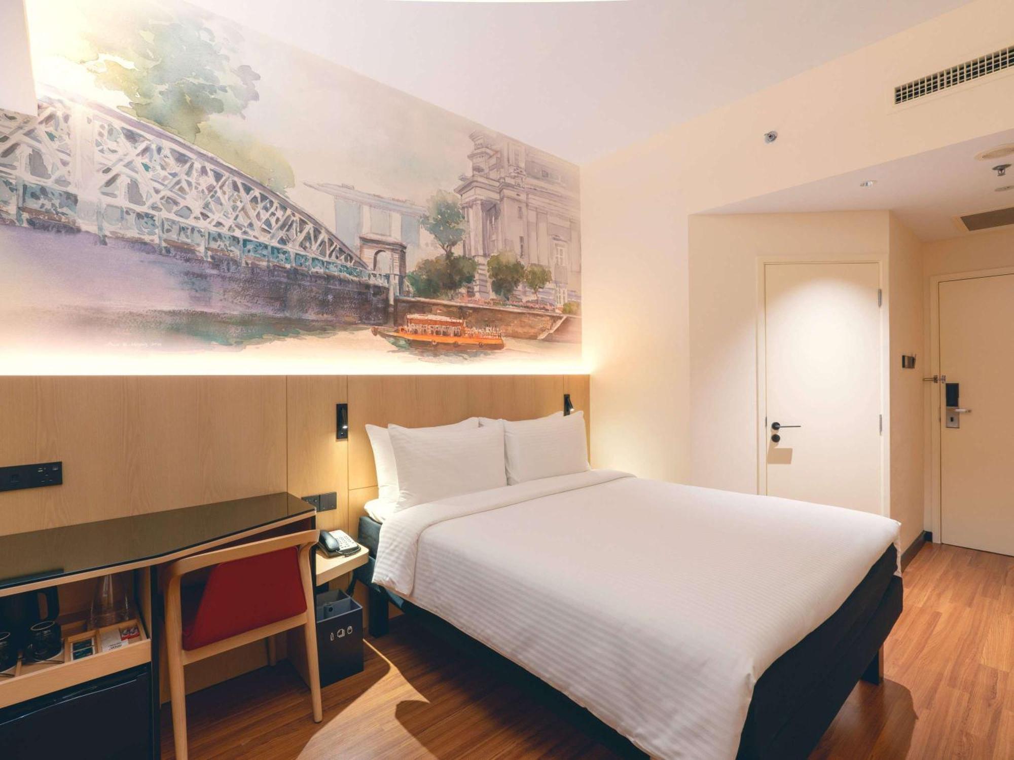 Ibis On Bencoolen Hotel 4*