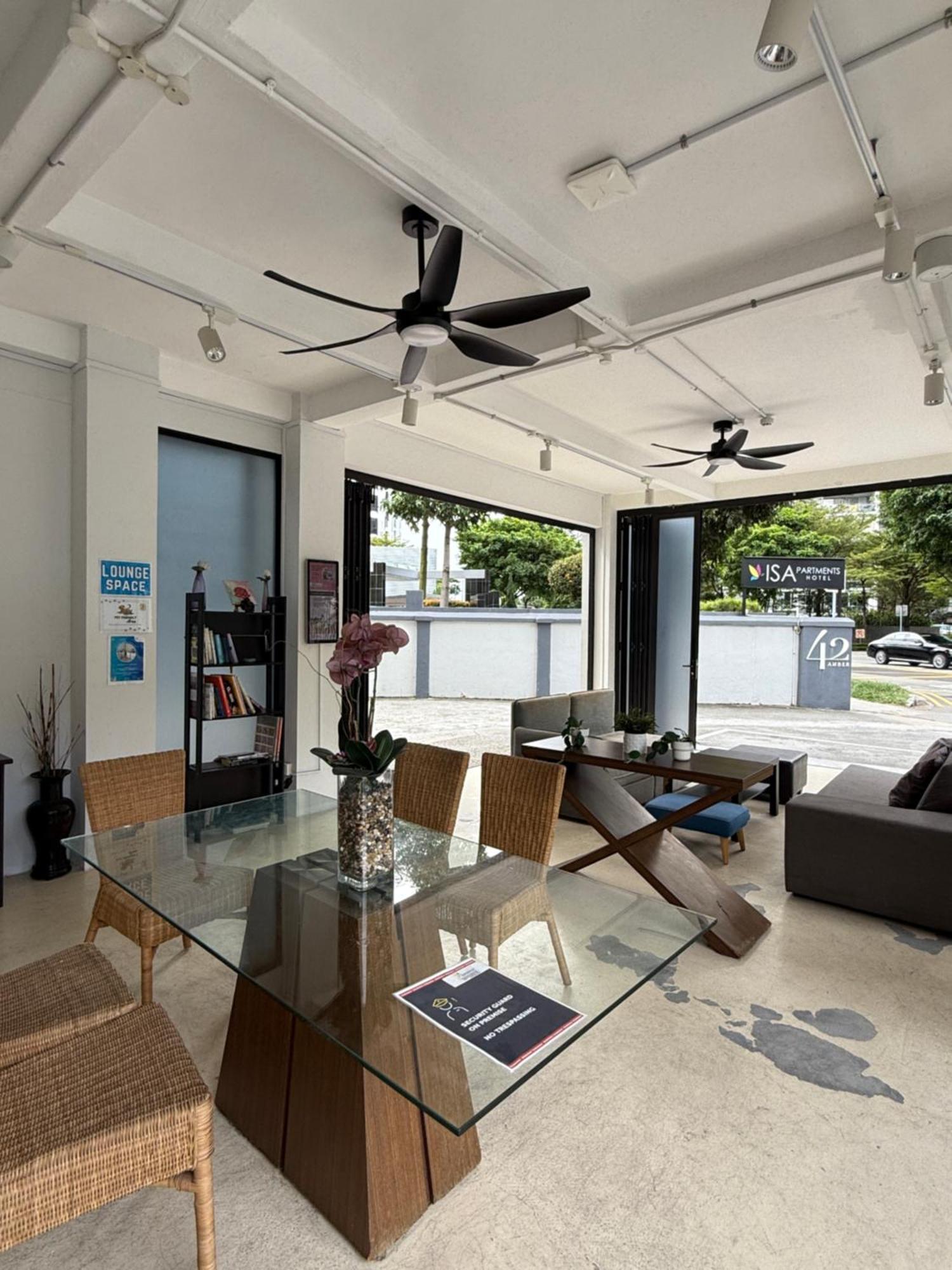 Isa Amber Road Aparthotel