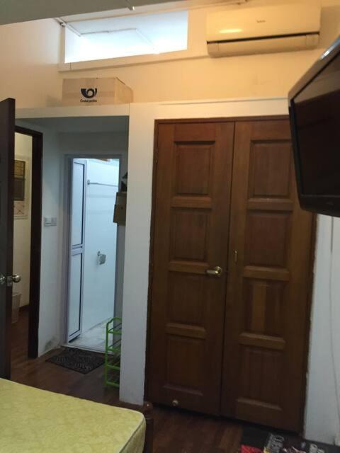 Master At Orchard Road Bed & Breakfast