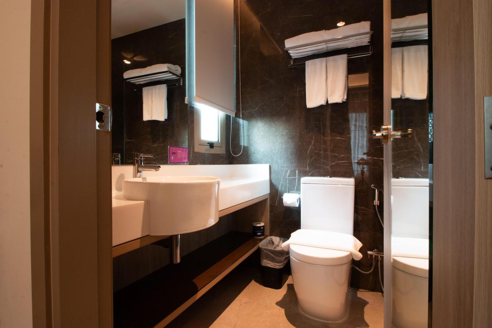 Aqueen Prestige Jalan Besar Hotel 4*