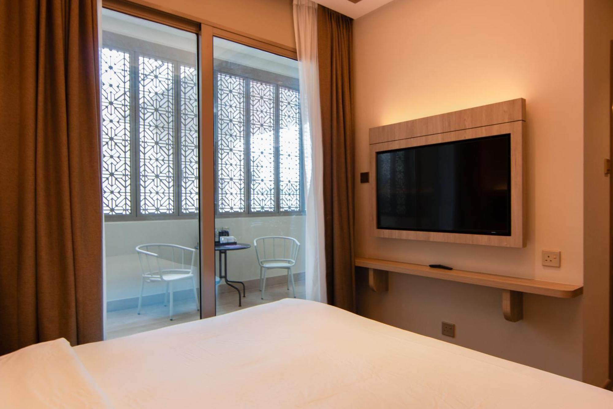 Aqueen Prestige Jalan Besar Singapura