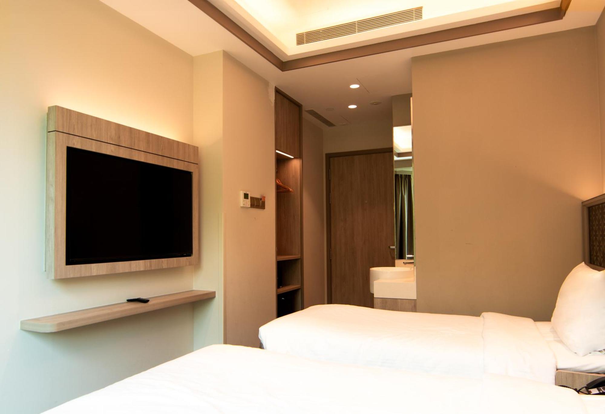 Aqueen Prestige Jalan Besar Hotel