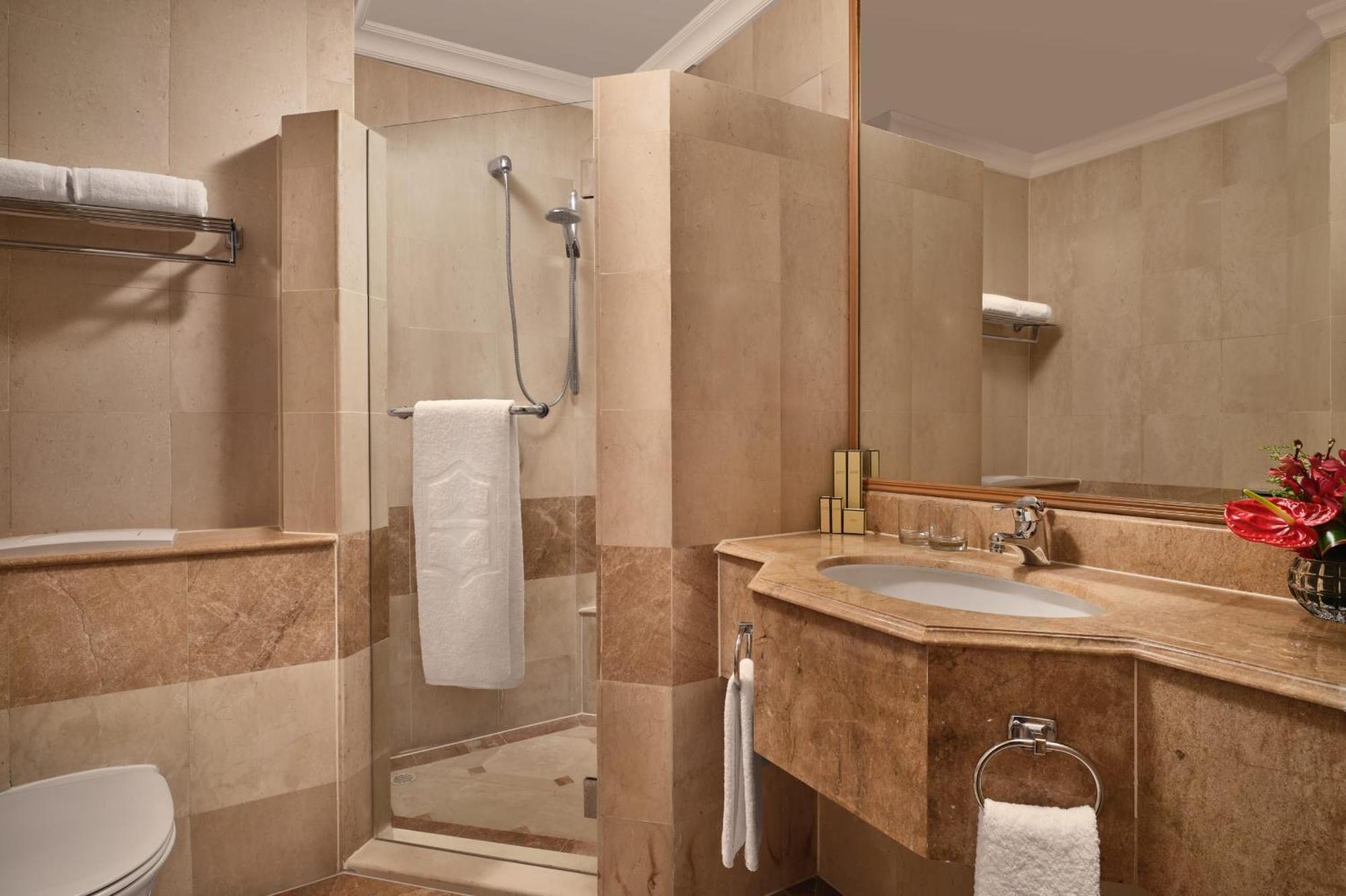 Shangri-la Aparthotel 5*