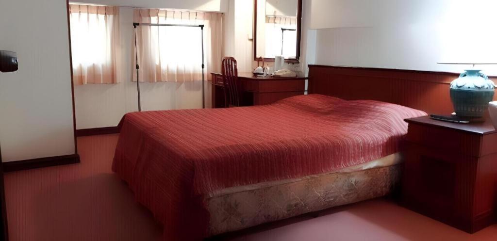 Hotel South East 2*