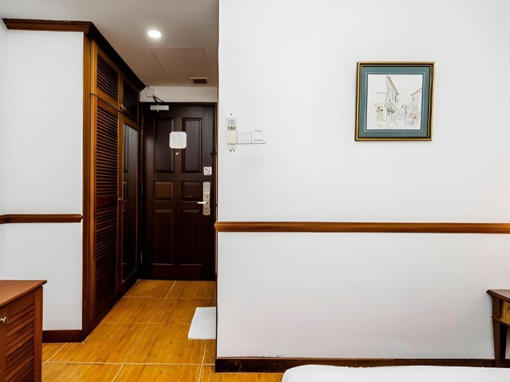 Hotel Four Chain View